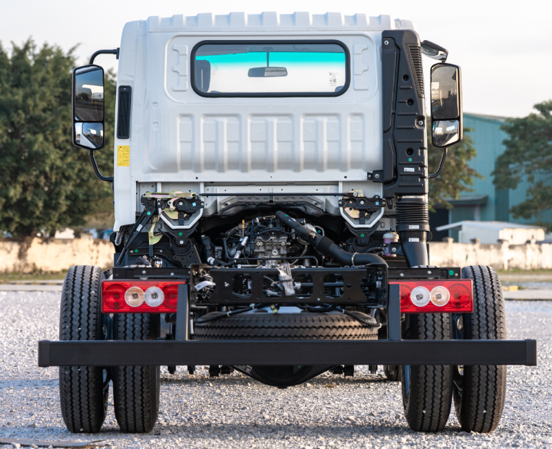Khung chassis sử dụng thép cường độ cao và sơn tĩnh điện